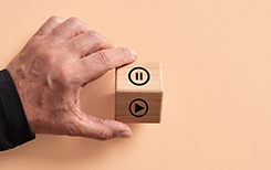 Cosa succede davvero se interrompi il tuo PAC in ETF per qualche anno?